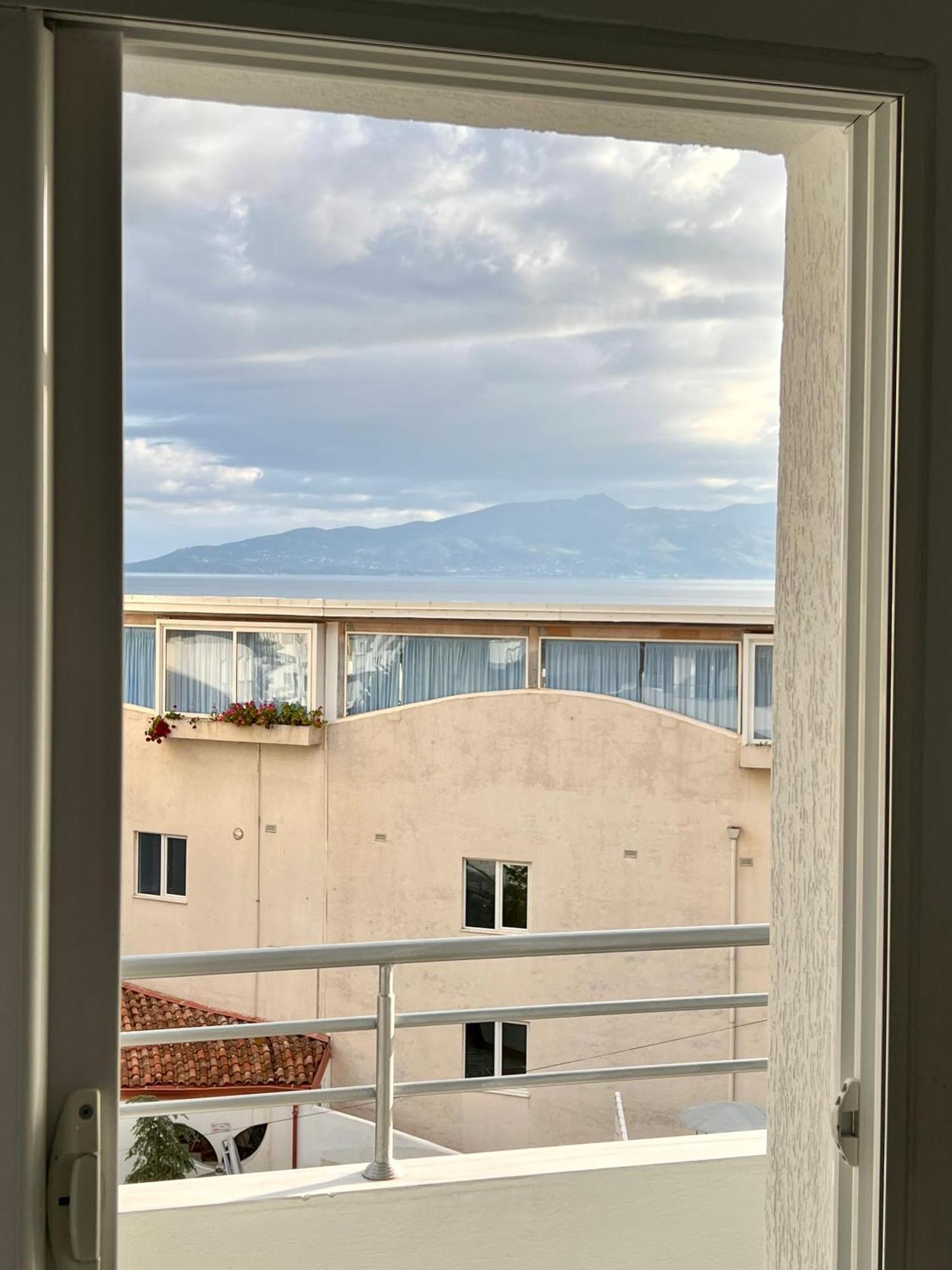 Gjoka Apartments, In Front Of Bougainville Bay Σαράντα Δωμάτιο φωτογραφία